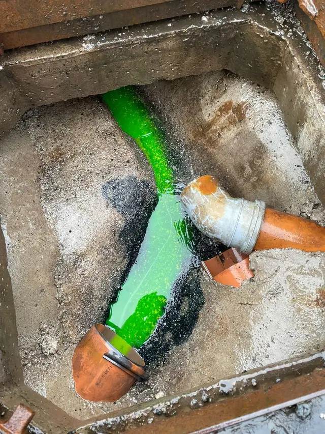 The same chamber with the channel running clear